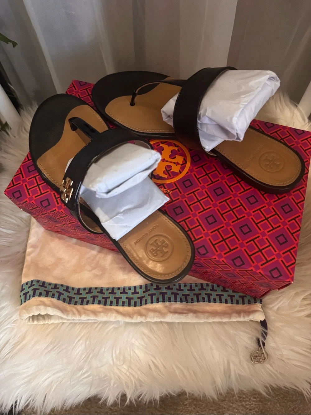 Tory Burch Kira Thong Sandals Calf Leather/Patent Perfect Blk 8.5